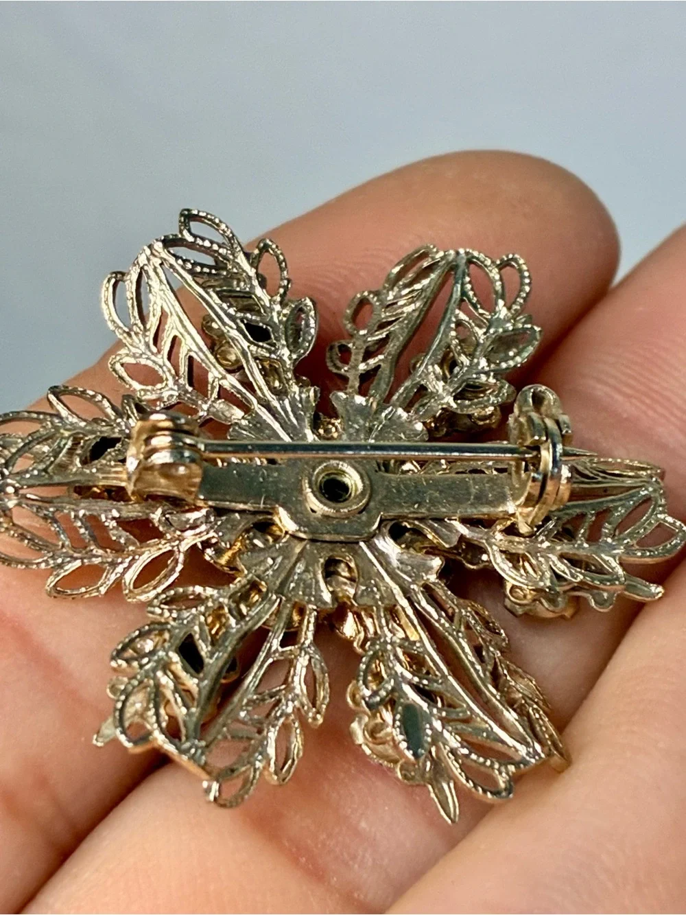 Retro VTG Gold-Tone Blue Crystal Floral Brooch - Women Jewelry Lightweight EUC